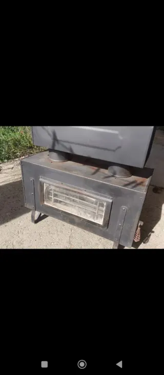 Chimenea de leña metálica gris