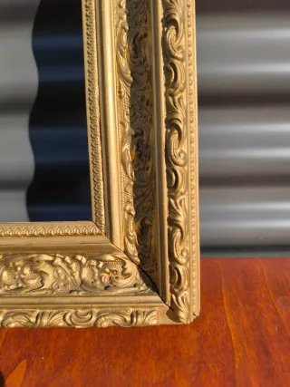 Precioso Marco antiguo dorado ornamentado