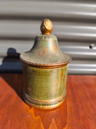 Tarro antiguo decorado verde y dorado