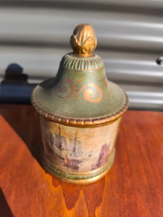 Tarro antiguo decorado verde y dorado