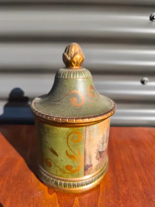 Tarro antiguo decorado verde y dorado