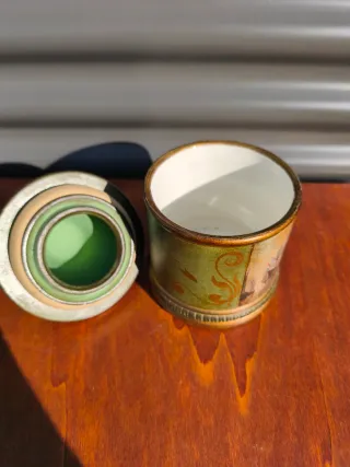 Tarro antiguo decorado verde y dorado