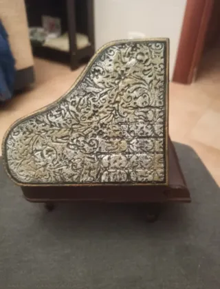 Piano decorativo in ghisa