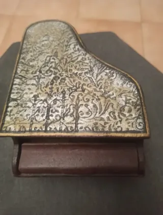 Piano decorativo in ghisa