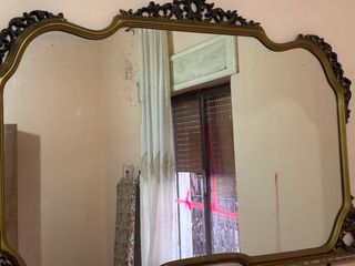 Specchiera con cornice in metallo dorato