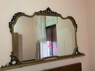 Specchiera con cornice in metallo dorato