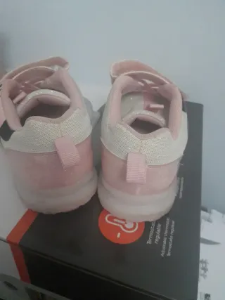 Deportivas Minnie rosas y blancas Talla 34 (niña)