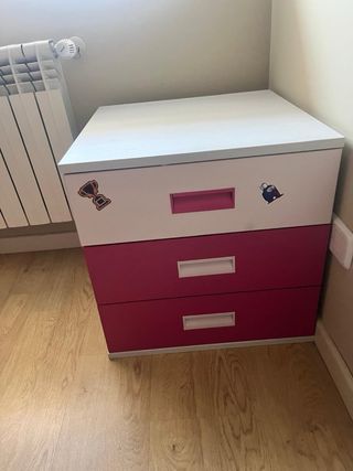 Letto per bambini con cassettoni e lampada