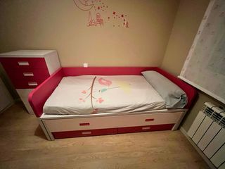 Letto per bambini con cassettoni e lampada