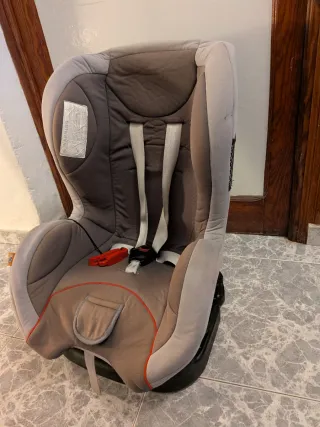 Silleta coche infantil gris y marrón