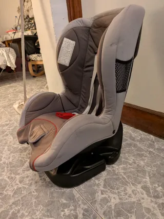 Silleta coche infantil gris y marrón