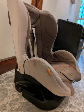 Silleta coche infantil gris y marrón