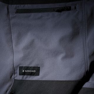 Pantalón de montaña y trekking resistente y cortaviento