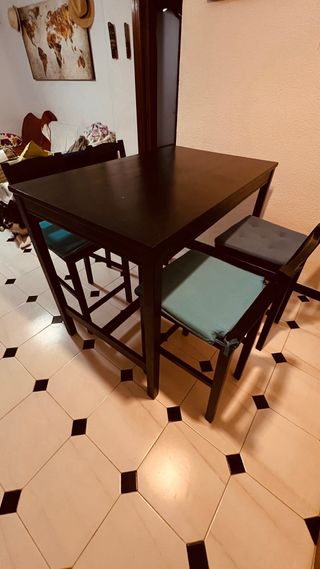 Mesa alta roble negra con 4 sillas