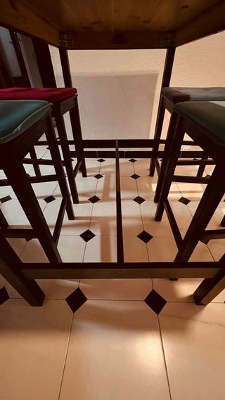 Mesa alta roble negra con 4 sillas