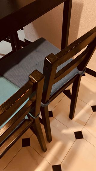 Mesa alta roble negra con 4 sillas