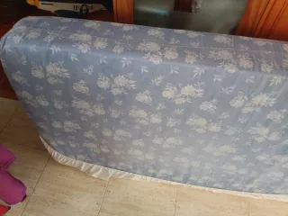 Colchón con base tapizada