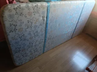 Colchón con base tapizada