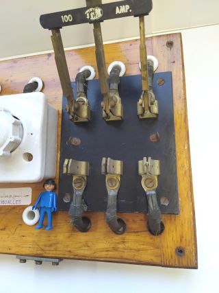 CUADRO ELECTRICO ANTIGUO-BASES PORCELANA 100A-