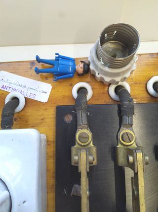 CUADRO ELECTRICO ANTIGUO-BASES PORCELANA 100A-