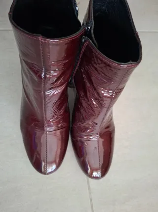 Botines burdeos charol tacón