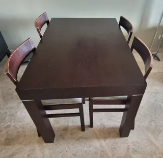 Taula i 4 cadires negre-marró