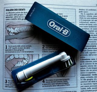 Due testine nuove crossaction spazzolino OralB