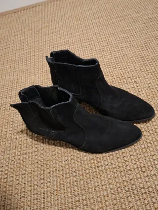 Botines negros de ante con tacón