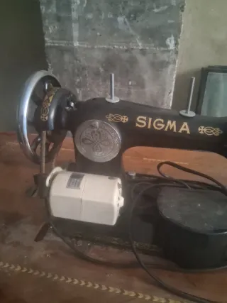 Máquina de coser Sigma antigua