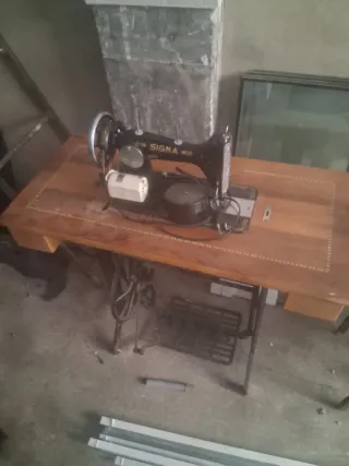 Máquina de coser Sigma antigua