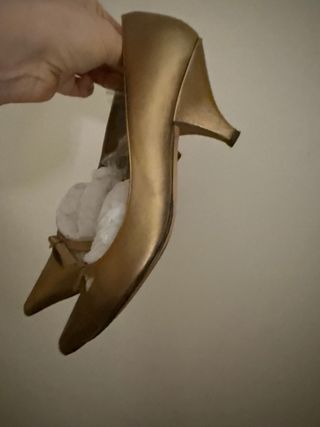 Zapatos Pura Lopez dorados
