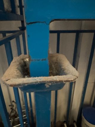 Jaulas apilables con tablero