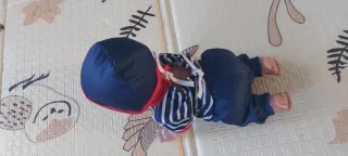 Muñeco bebé gateando