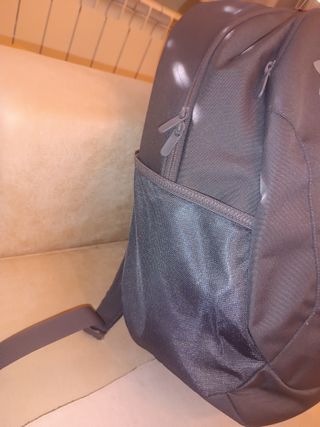 Mochila Under Armour Hustle Gris