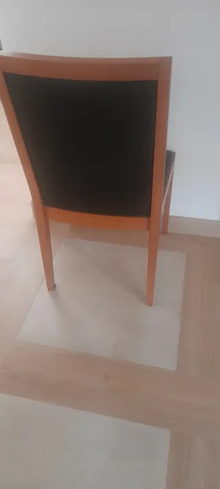 Sillas de comedor de madera y cuero