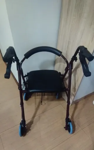 Andador para adultos con asiento