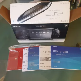 Caja PSP-2004 PB Piano Black Sony