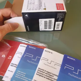 Caja PSP-2004 PB Piano Black Sony