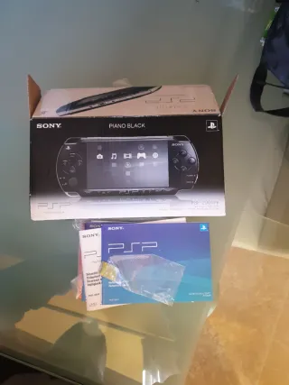 Caja PSP-2004 PB Piano Black Sony