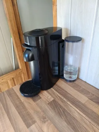 Cafetera Nespresso Vertuo Plus Negra