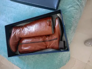 Botas altas de cuero marrones