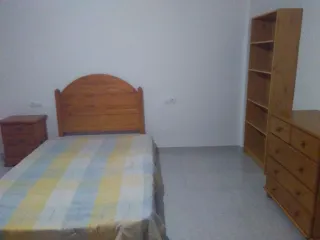 Se vende piso en barrio sagrada familia.