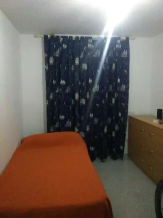 Se vende piso en barrio sagrada familia.