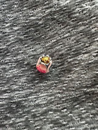 Charm bridgerton capuyo de rosa