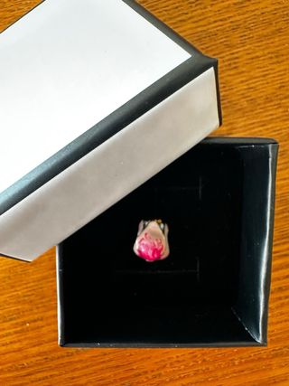 Charm bridgerton capuyo de rosa