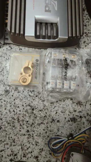 Equipo de Sonido Coche: 2 Subwoofers Infinity + Am