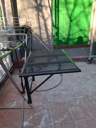 Tavolo pieghevole in metallo ideale per balcone o terrazzo