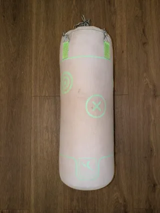 Saco de boxeo con cadenas