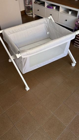 Minicuna bebé gris poco uso