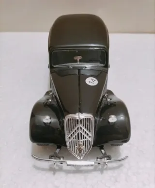 Citroen 15 CV Bburago 1/24